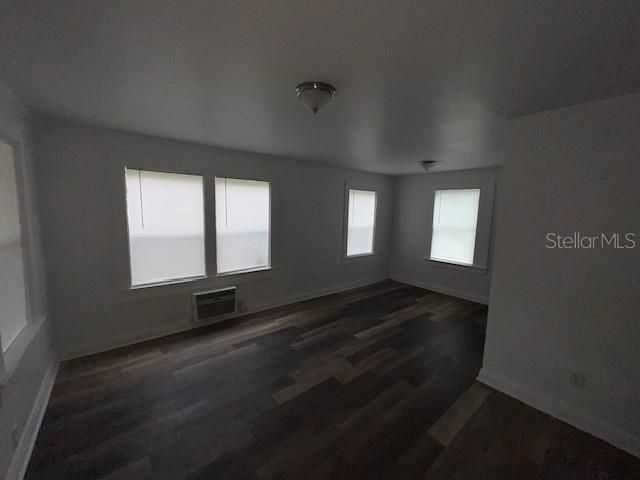 Active With Contract: $159,900 (3 beds, 1 baths, 840 Square Feet)