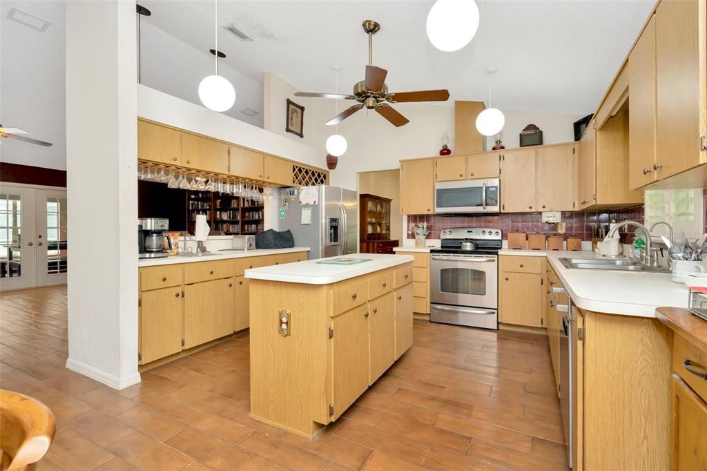 На продажу: $850,000 (6 спален, 3 ванн, 4026 Квадратных фут)