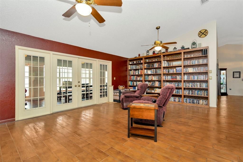 На продажу: $850,000 (6 спален, 3 ванн, 4026 Квадратных фут)