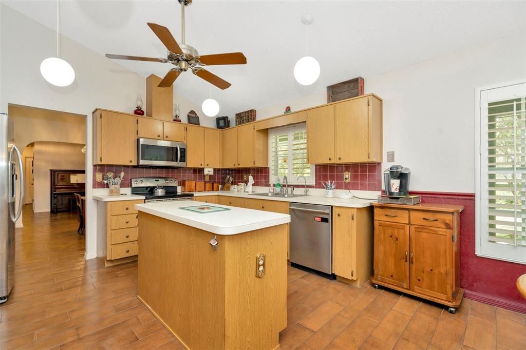 На продажу: $850,000 (6 спален, 3 ванн, 4026 Квадратных фут)