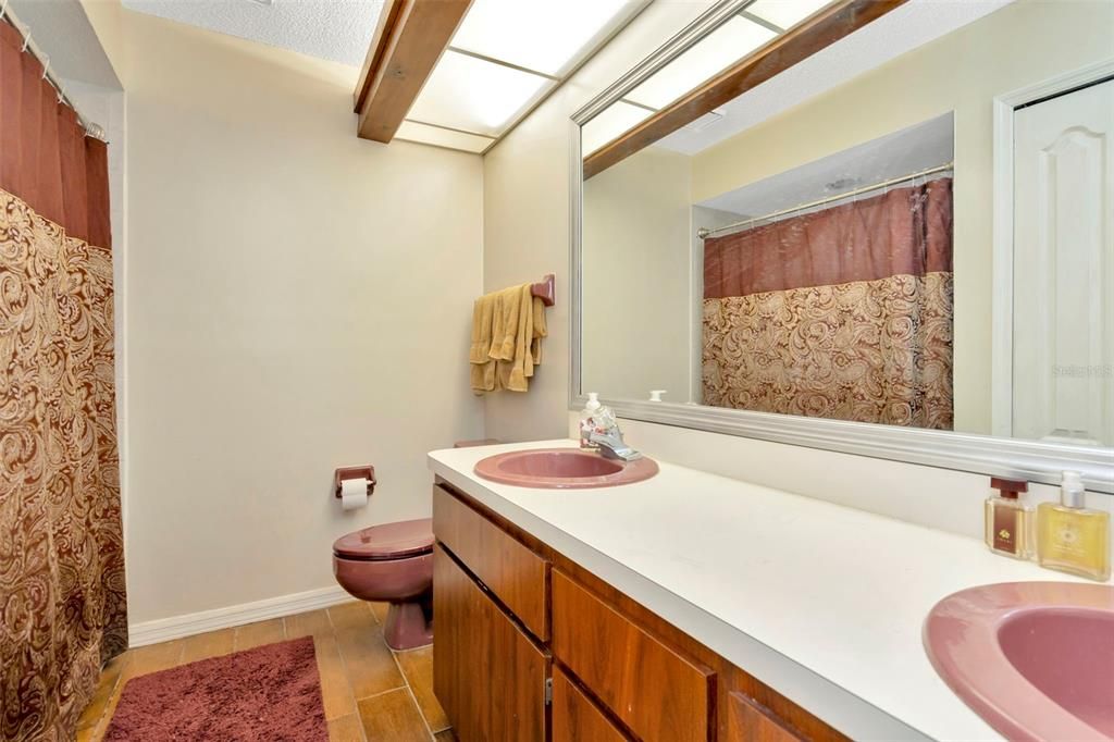 На продажу: $850,000 (6 спален, 3 ванн, 4026 Квадратных фут)