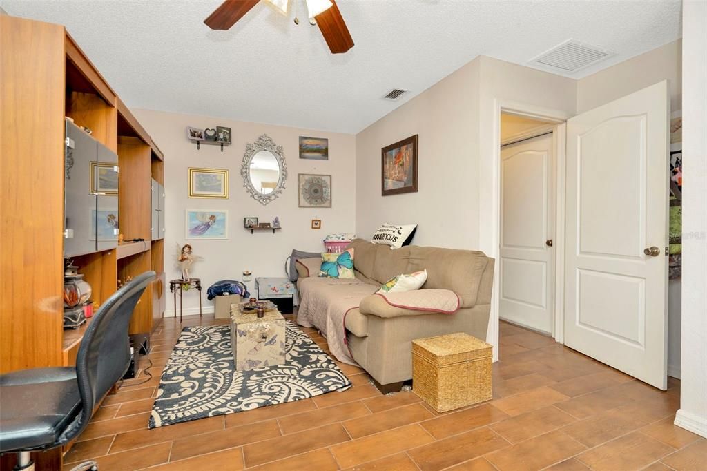 На продажу: $850,000 (6 спален, 3 ванн, 4026 Квадратных фут)