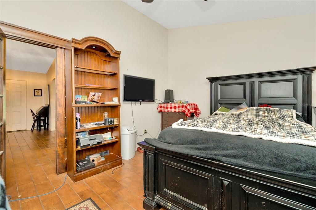 На продажу: $850,000 (6 спален, 3 ванн, 4026 Квадратных фут)