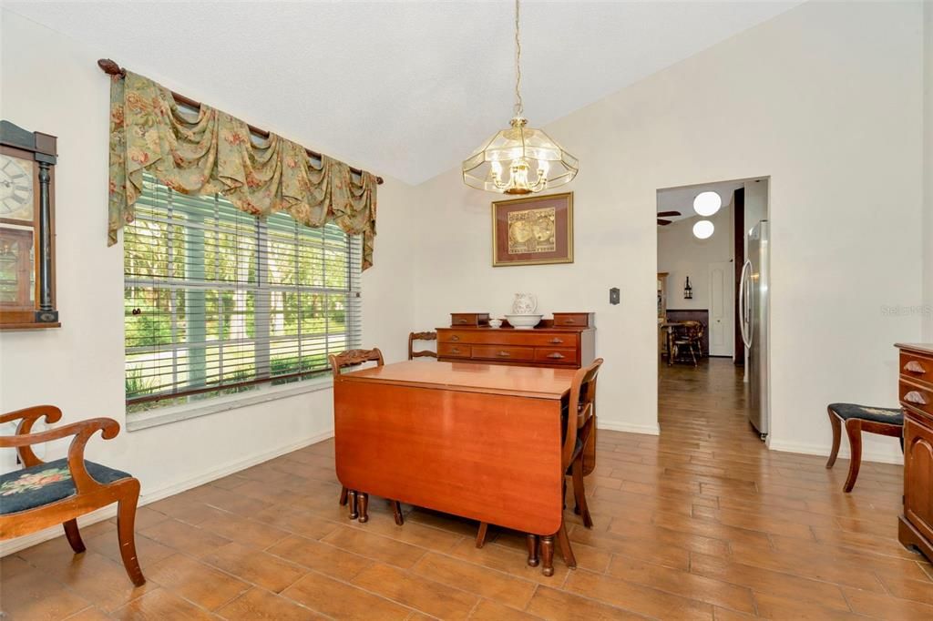 На продажу: $850,000 (6 спален, 3 ванн, 4026 Квадратных фут)