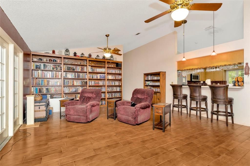 На продажу: $850,000 (6 спален, 3 ванн, 4026 Квадратных фут)