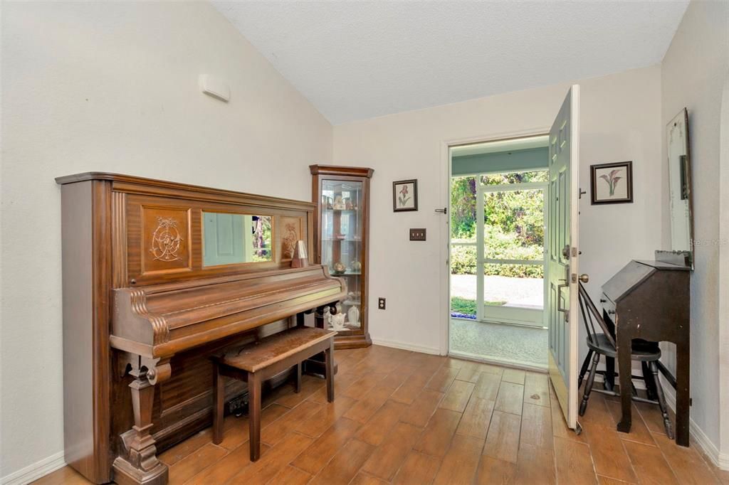 На продажу: $850,000 (6 спален, 3 ванн, 4026 Квадратных фут)