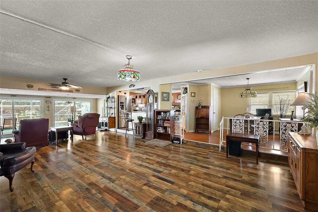 For Sale: $212,000 (2 beds, 2 baths, 1438 Square Feet)