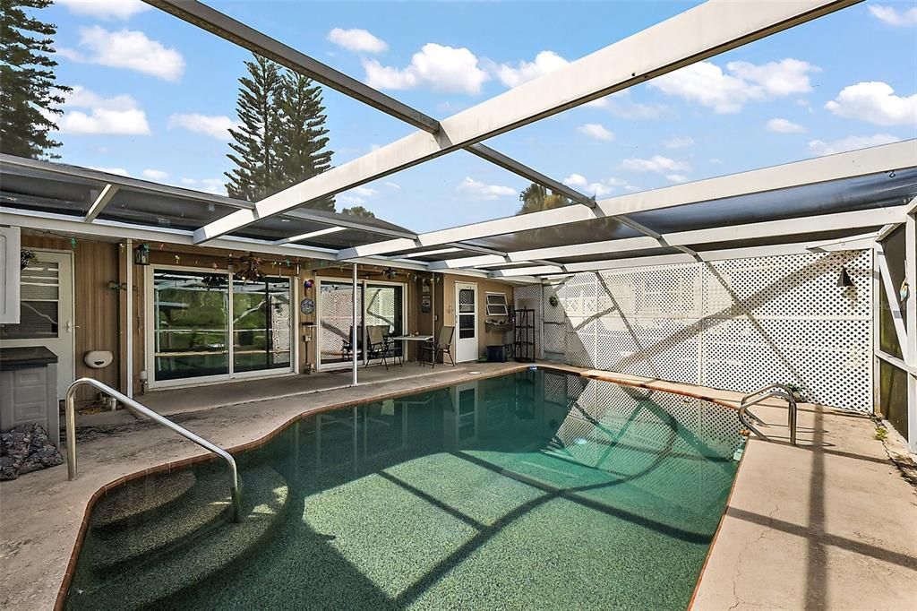 For Sale: $212,000 (2 beds, 2 baths, 1438 Square Feet)