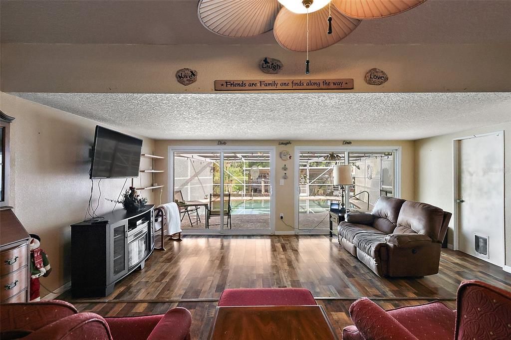 For Sale: $212,000 (2 beds, 2 baths, 1438 Square Feet)