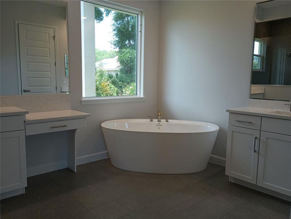 For Sale: $900,000 (4 beds, 3 baths, 2376 Square Feet)