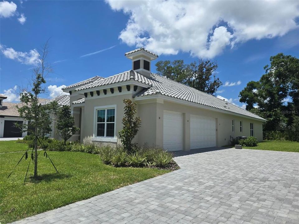 For Sale: $849,000 (4 beds, 3 baths, 2376 Square Feet)