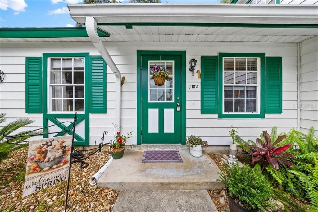 Под контрактом: $136,000 (2 спален, 2 ванн, 840 Квадратных фут)