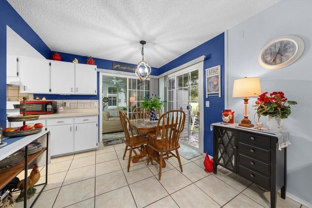 Под контрактом: $136,000 (2 спален, 2 ванн, 840 Квадратных фут)