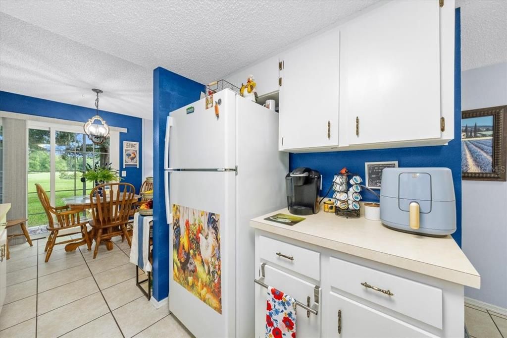 Под контрактом: $136,000 (2 спален, 2 ванн, 840 Квадратных фут)