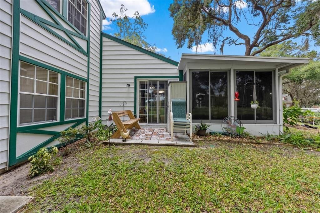 Под контрактом: $136,000 (2 спален, 2 ванн, 840 Квадратных фут)