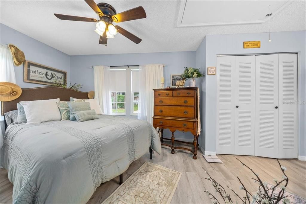 Под контрактом: $136,000 (2 спален, 2 ванн, 840 Квадратных фут)