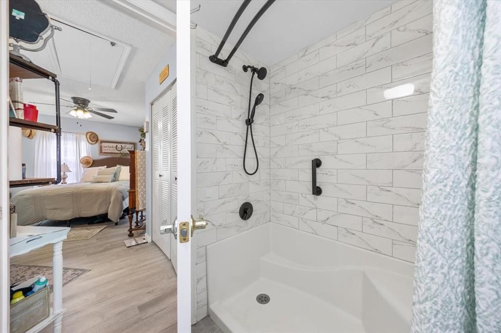 Под контрактом: $136,000 (2 спален, 2 ванн, 840 Квадратных фут)