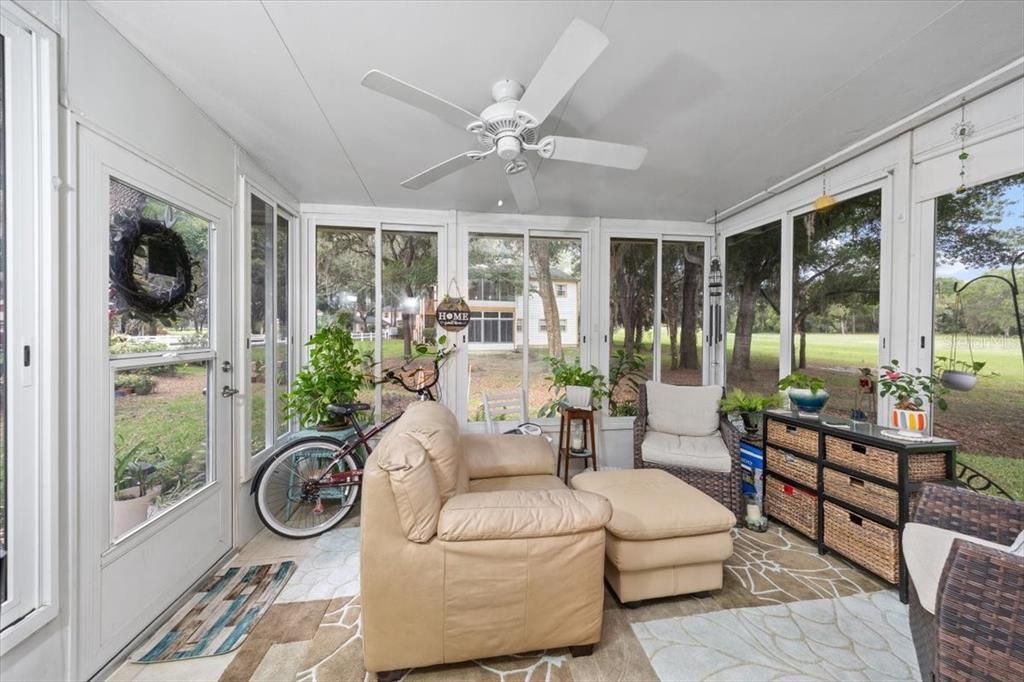 Под контрактом: $136,000 (2 спален, 2 ванн, 840 Квадратных фут)