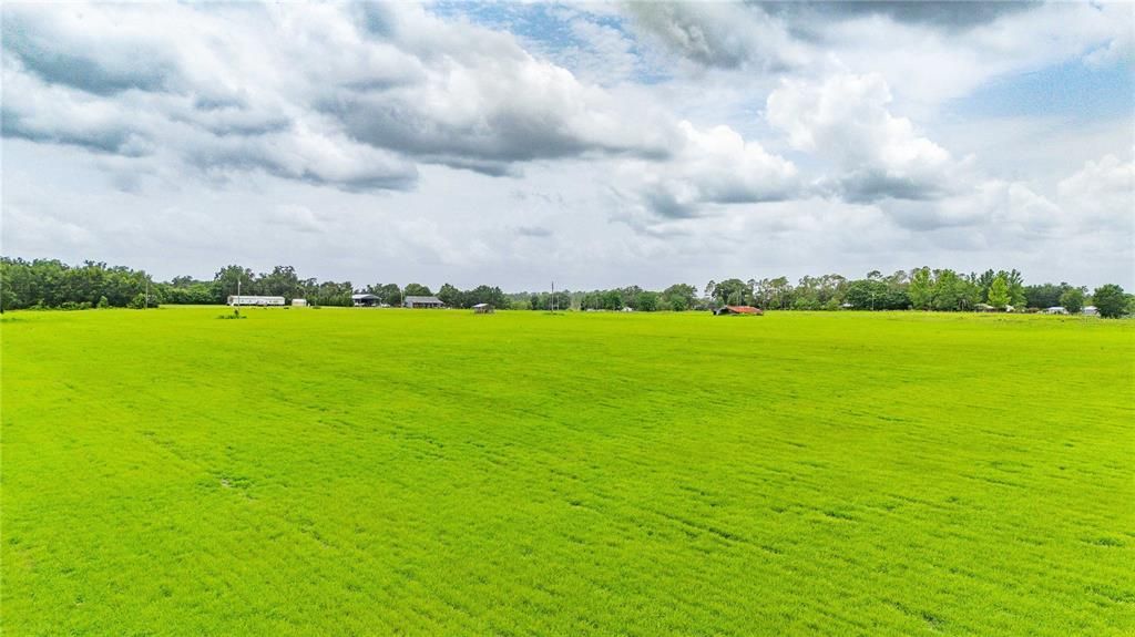 待售: $2,765,000 (38.73 acres)