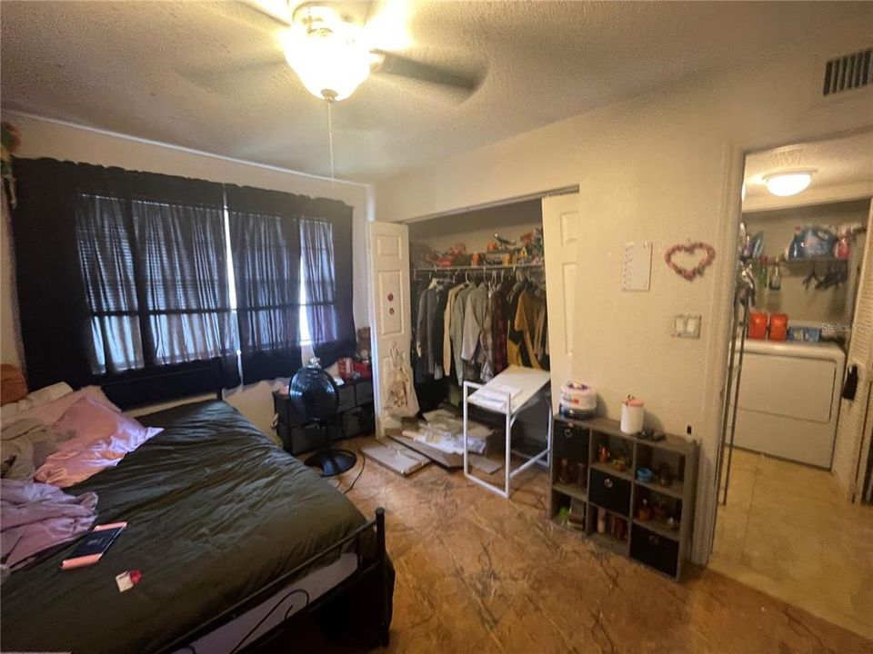 For Sale: $115,000 (2 beds, 1 baths, 899 Square Feet)
