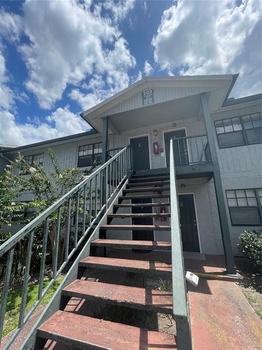 For Sale: $115,000 (2 beds, 1 baths, 899 Square Feet)