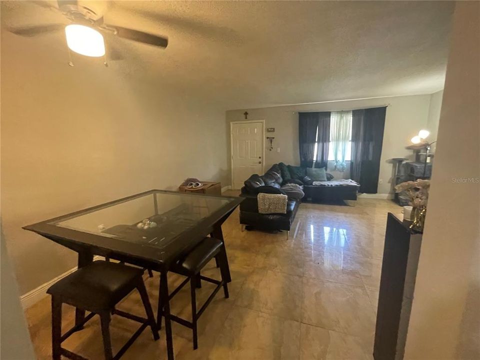 For Sale: $115,000 (2 beds, 1 baths, 899 Square Feet)