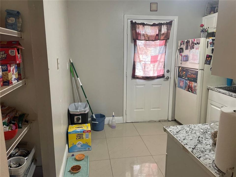 For Sale: $115,000 (2 beds, 1 baths, 899 Square Feet)