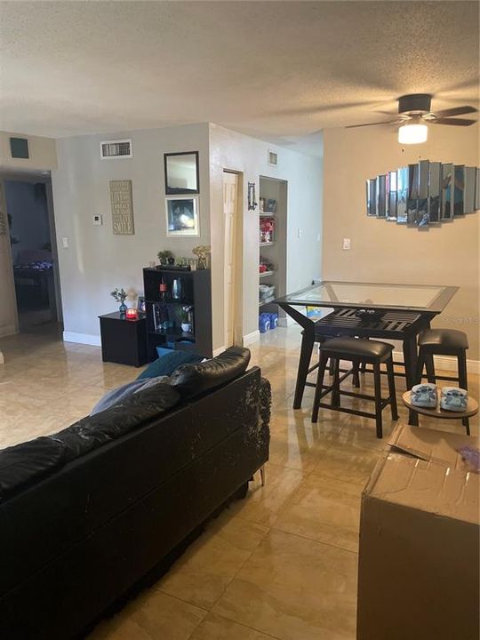 For Sale: $115,000 (2 beds, 1 baths, 899 Square Feet)