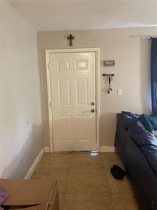 For Sale: $115,000 (2 beds, 1 baths, 899 Square Feet)