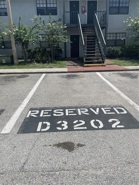 For Sale: $115,000 (2 beds, 1 baths, 899 Square Feet)