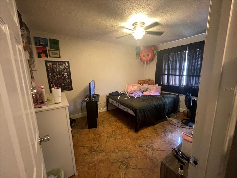 For Sale: $115,000 (2 beds, 1 baths, 899 Square Feet)