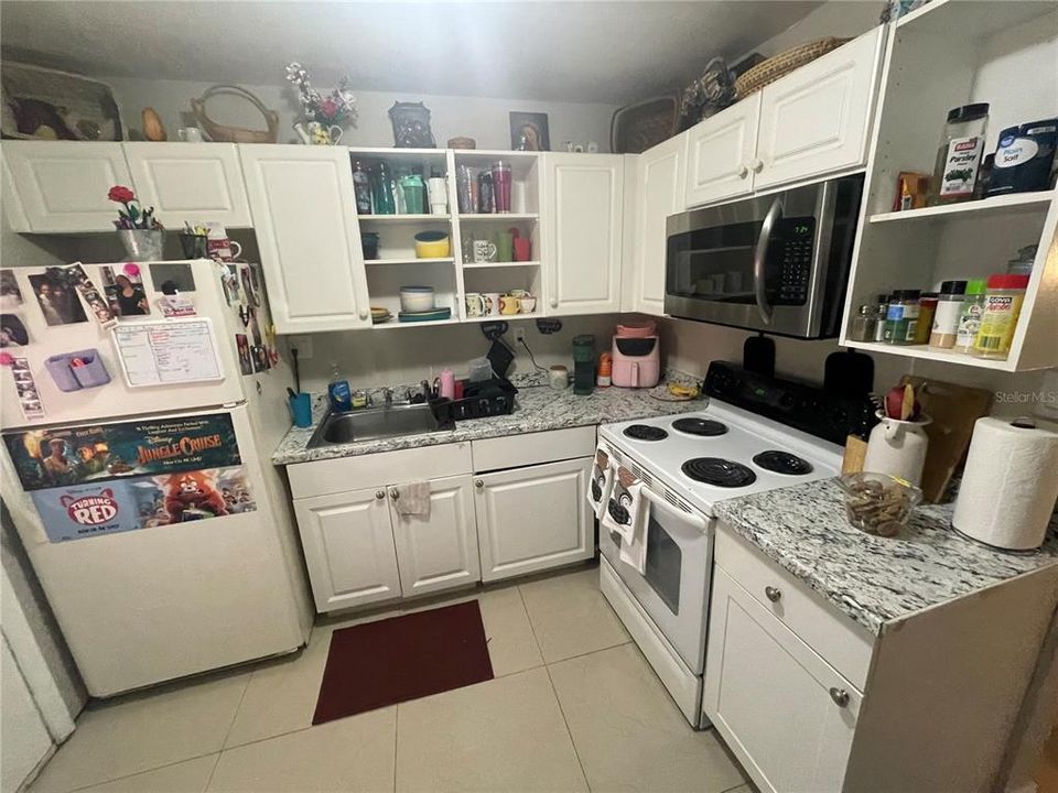 For Sale: $115,000 (2 beds, 1 baths, 899 Square Feet)