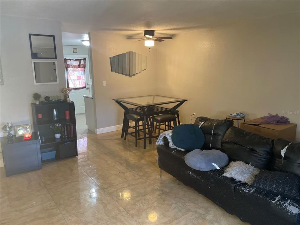 For Sale: $115,000 (2 beds, 1 baths, 899 Square Feet)