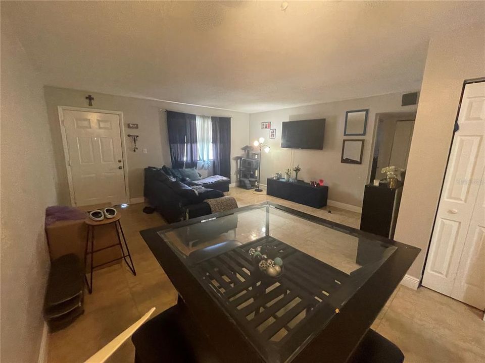 For Sale: $115,000 (2 beds, 1 baths, 899 Square Feet)