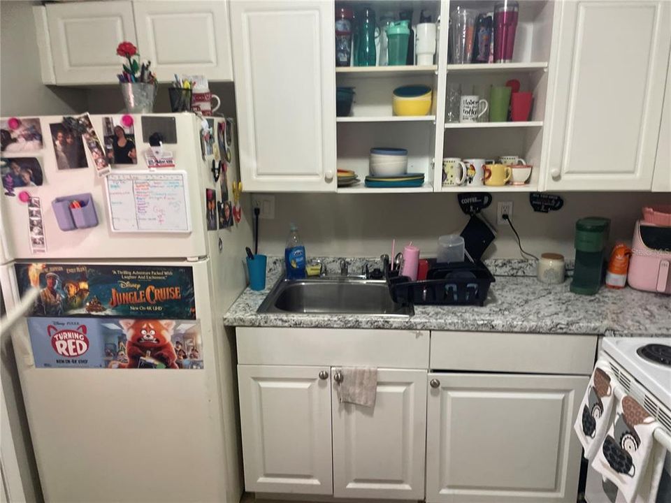 For Sale: $115,000 (2 beds, 1 baths, 899 Square Feet)