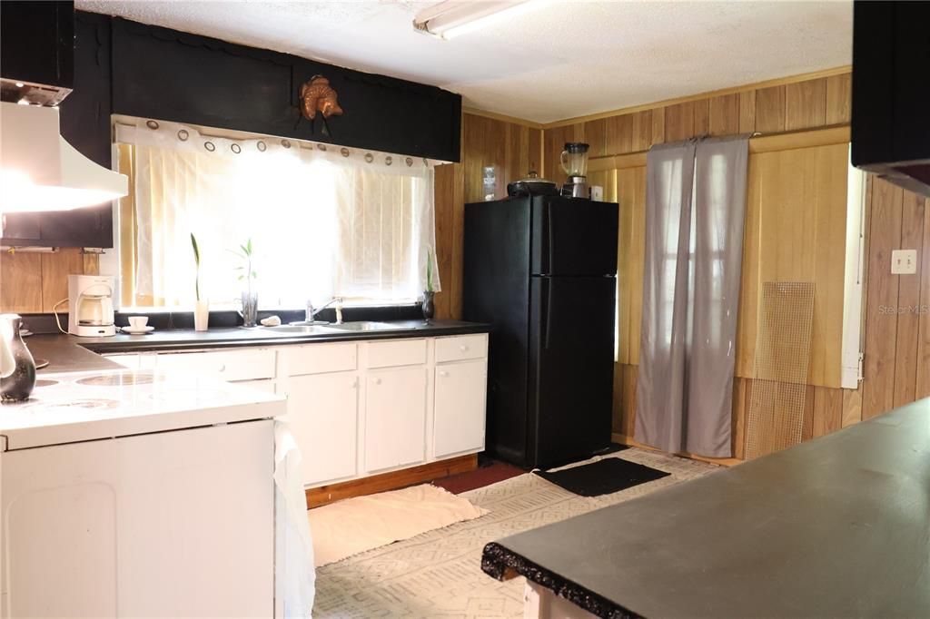 На продажу: $265,000 (5 спален, 2 ванн, 2002 Квадратных фут)