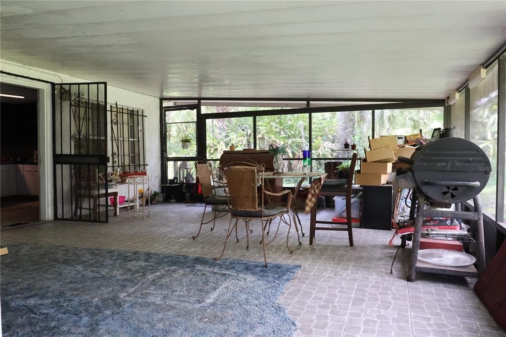 На продажу: $265,000 (5 спален, 2 ванн, 2002 Квадратных фут)