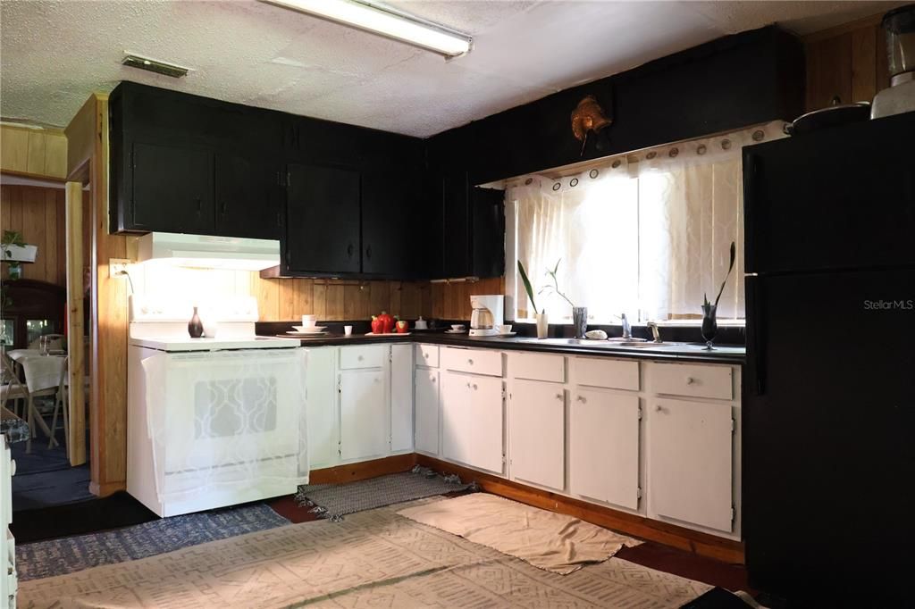 На продажу: $265,000 (5 спален, 2 ванн, 2002 Квадратных фут)