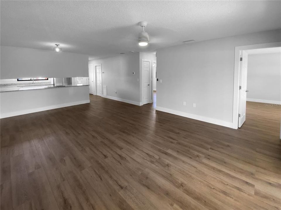 Active With Contract: $219,000 (2 beds, 2 baths, 1002 Square Feet)