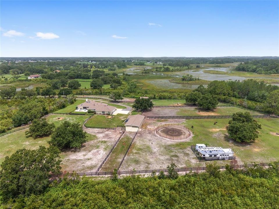 合同活跃: $965,000 (3 贝兹, 2 浴室, 2548 平方英尺)