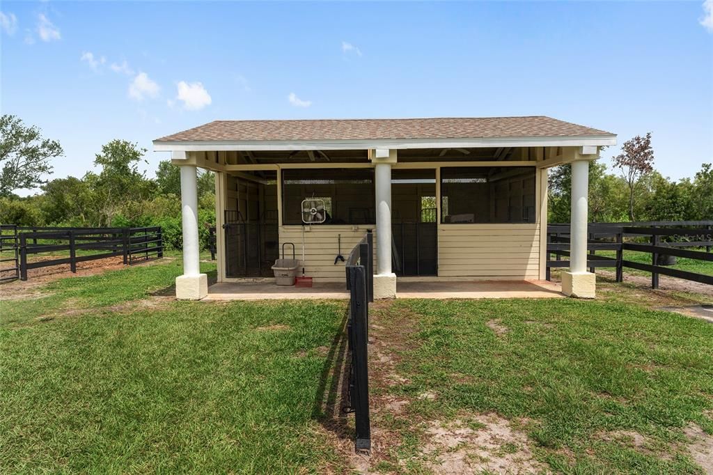 合同活跃: $965,000 (3 贝兹, 2 浴室, 2548 平方英尺)