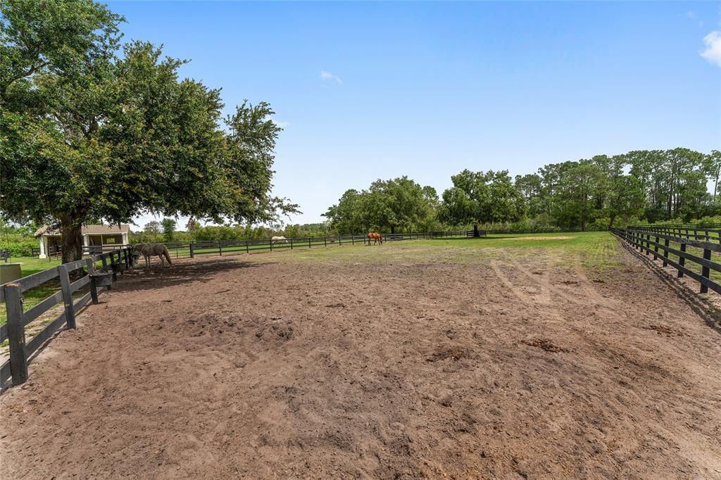 合同活跃: $965,000 (3 贝兹, 2 浴室, 2548 平方英尺)