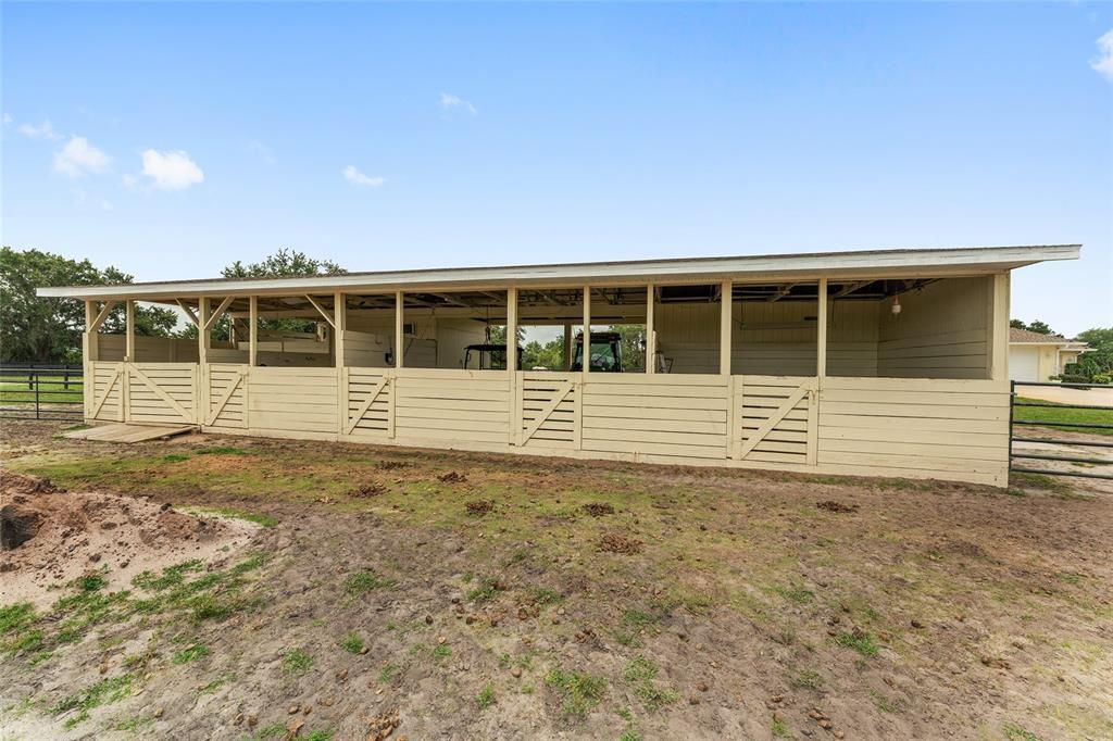 合同活跃: $965,000 (3 贝兹, 2 浴室, 2548 平方英尺)