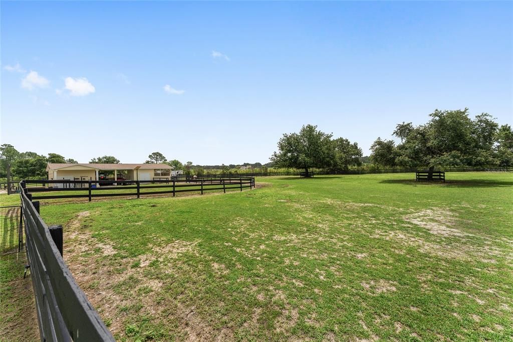 合同活跃: $965,000 (3 贝兹, 2 浴室, 2548 平方英尺)