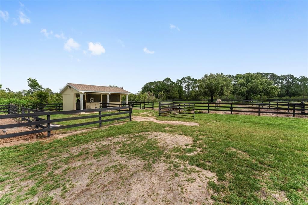 合同活跃: $965,000 (3 贝兹, 2 浴室, 2548 平方英尺)