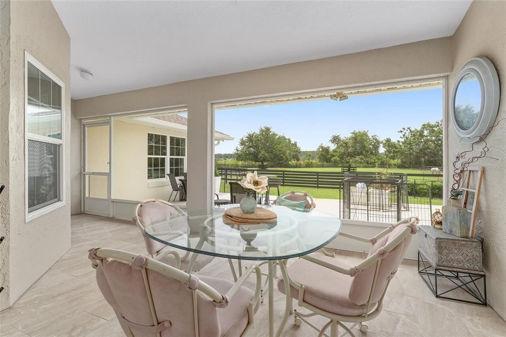 合同活跃: $965,000 (3 贝兹, 2 浴室, 2548 平方英尺)