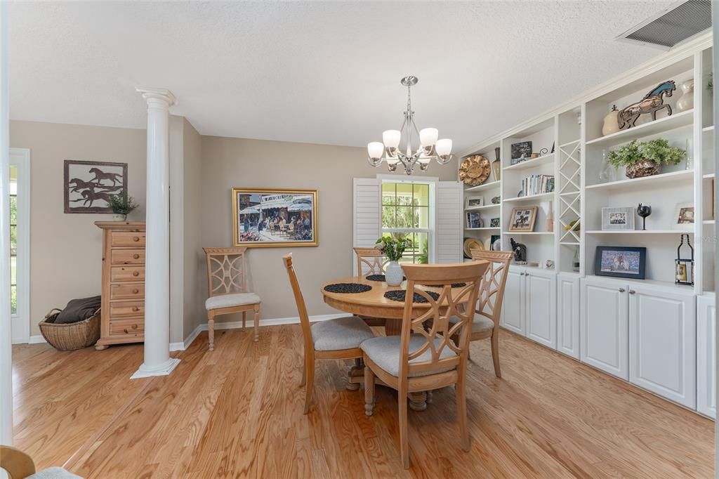 合同活跃: $965,000 (3 贝兹, 2 浴室, 2548 平方英尺)