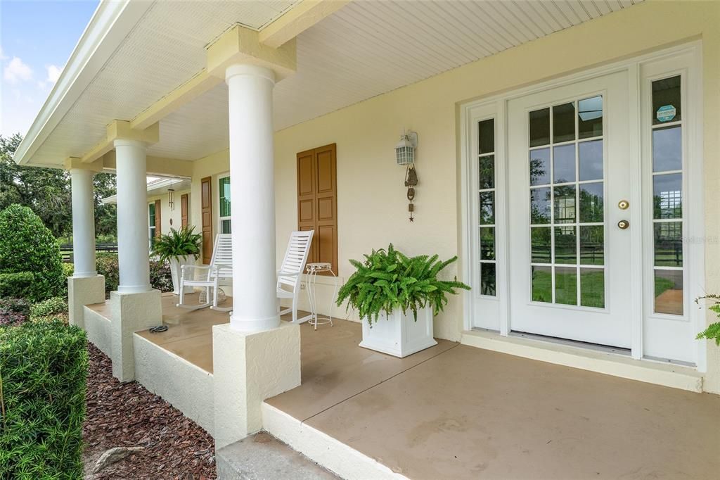 合同活跃: $965,000 (3 贝兹, 2 浴室, 2548 平方英尺)