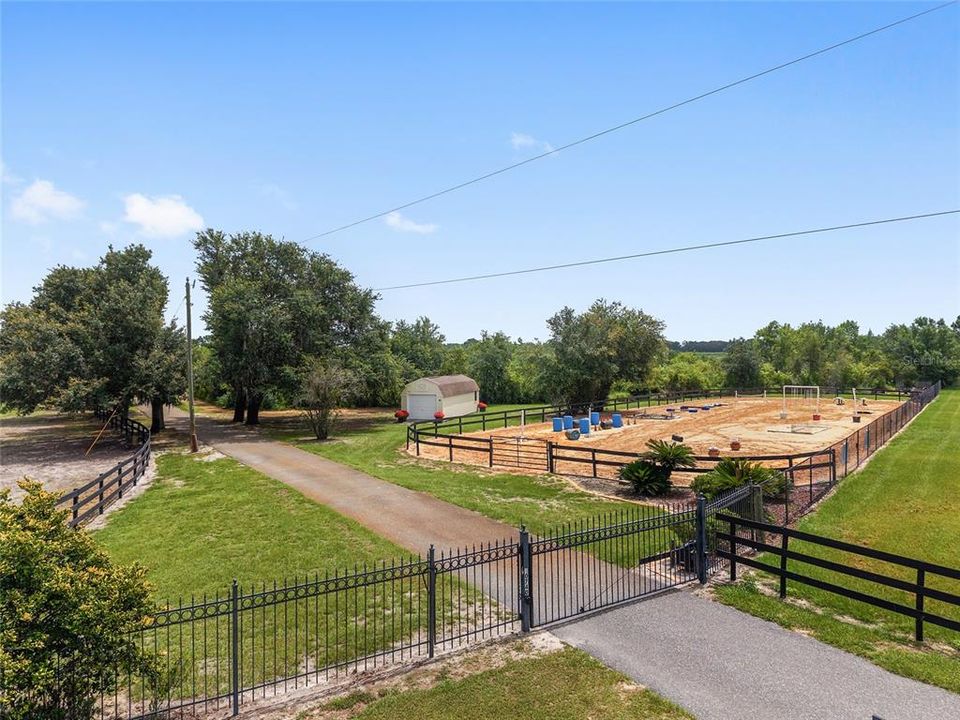 合同活跃: $965,000 (3 贝兹, 2 浴室, 2548 平方英尺)