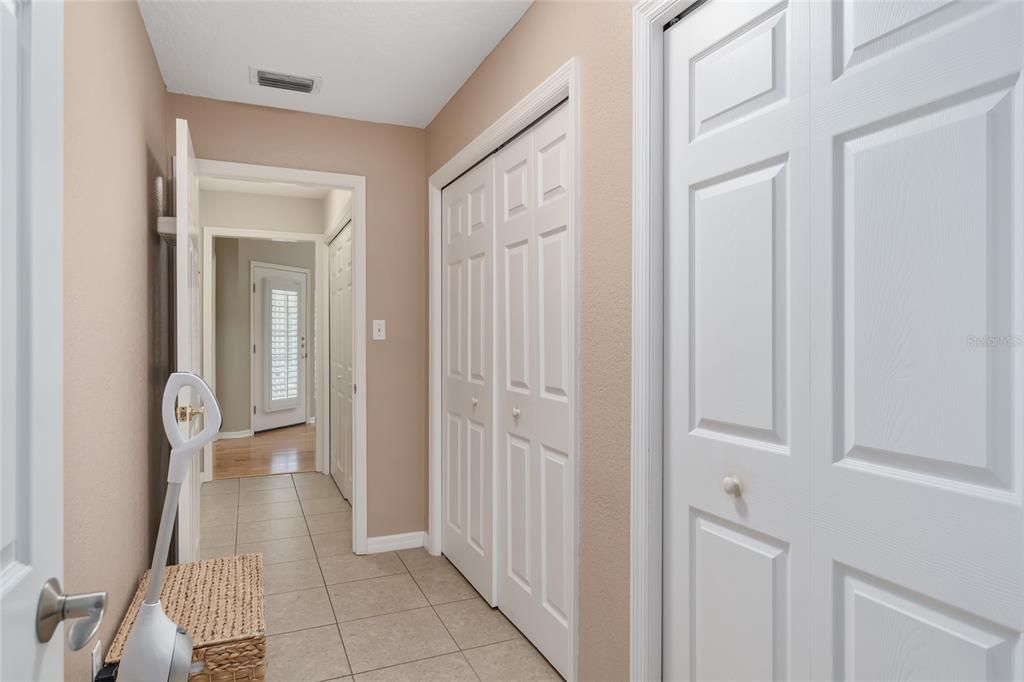 合同活跃: $965,000 (3 贝兹, 2 浴室, 2548 平方英尺)